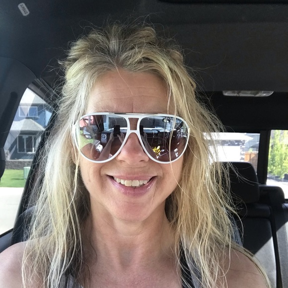 Meet your Posher, Yvonne - Picture 1 of 1